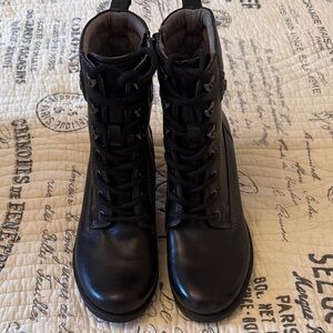 Earth Women's Black Lace-Up Boots Sz 9